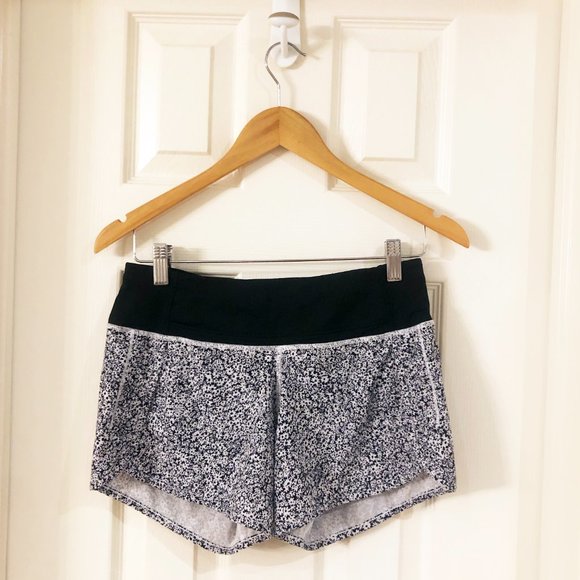 Lululemon Run Times Shorts 4" in Ditsy Daisy White - Picture 4 of 11